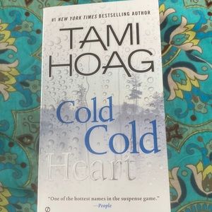 #1 NEW YORK TIMES BESTSELLING AUTHOR
TAMI HOAG
Cold
Cold
Heart